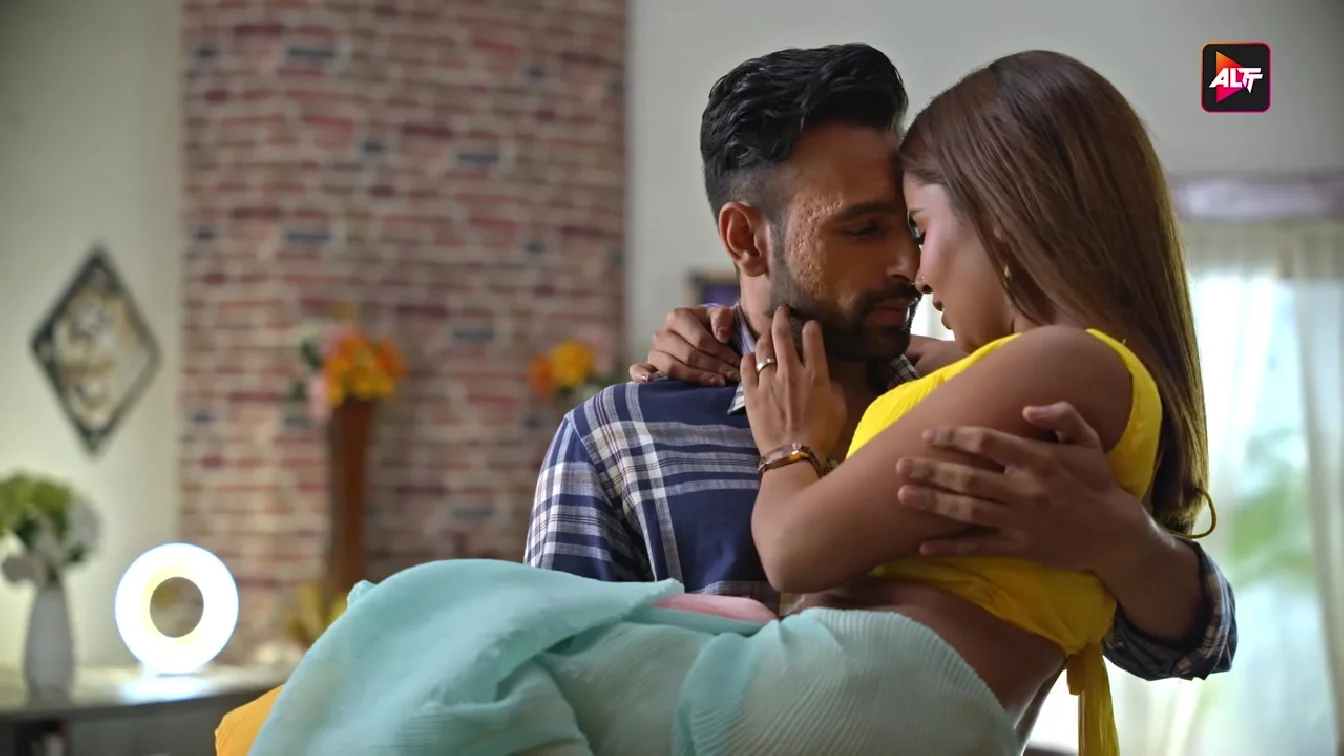 Utha Patak S04 E01-02 AltBalaji